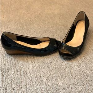 Cole Haan patent leather peep toe wedges sz 6.5